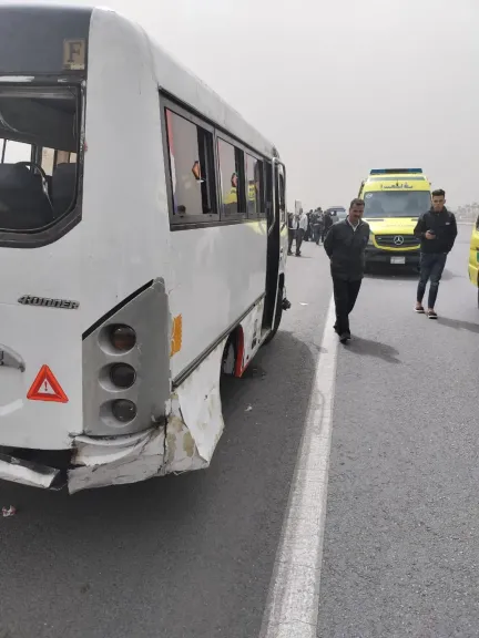 حادث مروع على طريق شبرا – بنها الحر.. انقلاب ميكروباص وإصابة 11 شخصاً