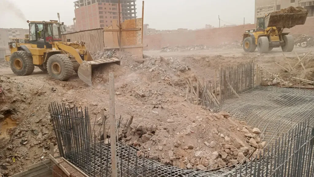 قبل اكتماله.. إزالة مبنى مخالف بـ50 طن حديد في الشعراوي القديم بشبرا الخيمة