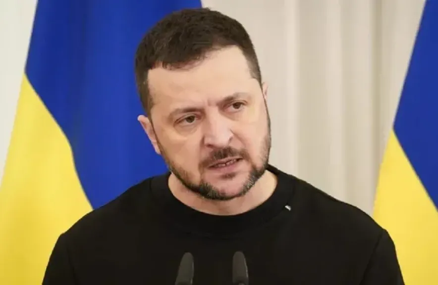 زيلينسكي يتهم روسيا بتزويد إيران بطائرات شاهد المسيرة