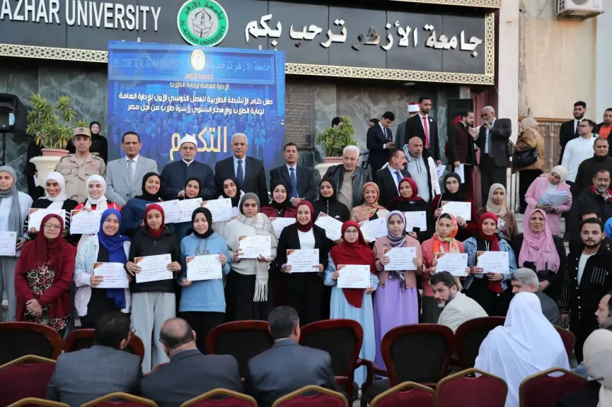 خلال ختام الأنشطة الطلابية.. رئيس جامعة الأزهر يطمئن الحضور على صحة الإمام الأكبر: بخير ويتماثل للشفاء