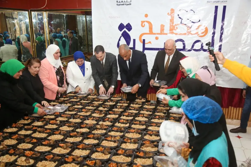 وجبات إفطار للأسر الأولى بالرعاية خلال شهر رمضان الكريم ..محافظ كفرالشيخ يتفقد مبادرة «مطبخ المصرية بإيدين بناتها»