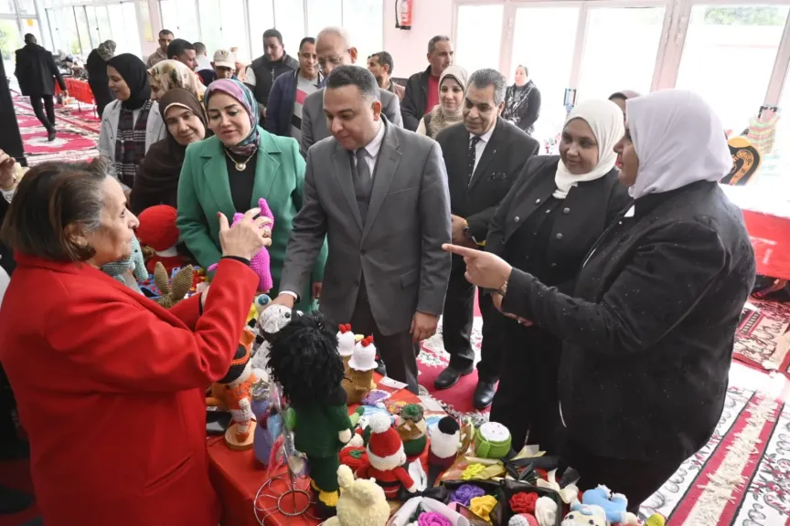 دعمًا لتمكين المرأة اقتصاديًا.. افتتاح معرض للمشغولات اليدوية ومنتجات الأسر المنتجة بجامعة دمنهور