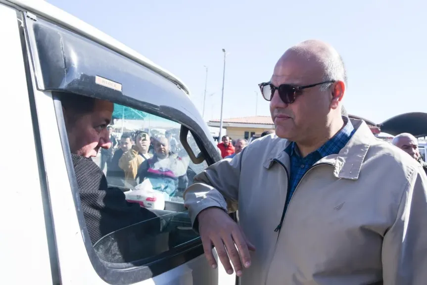 محافظ الإسكندرية يتابع انتظام حركة المواصلات بالموقف الجديد