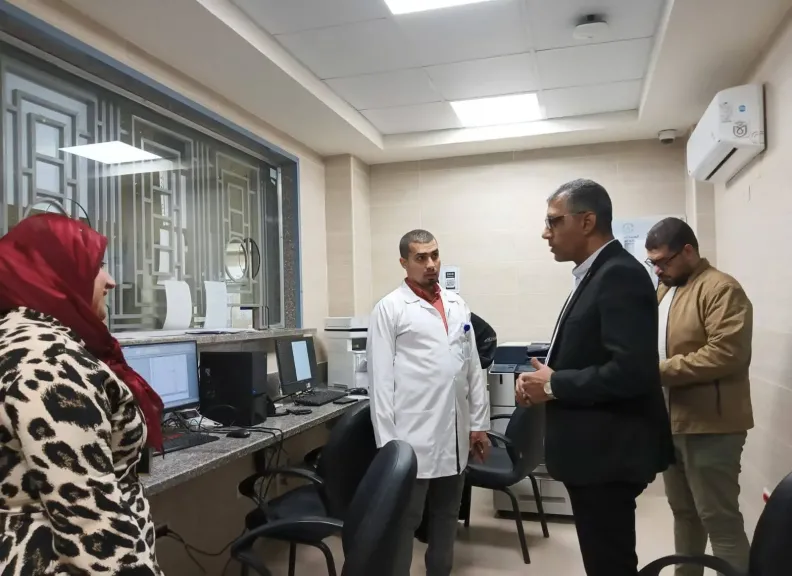 العزبى : يستمع إلى آراء المنتفعين المترددين على وحدة طب الأسرة بوادى طور سيناء