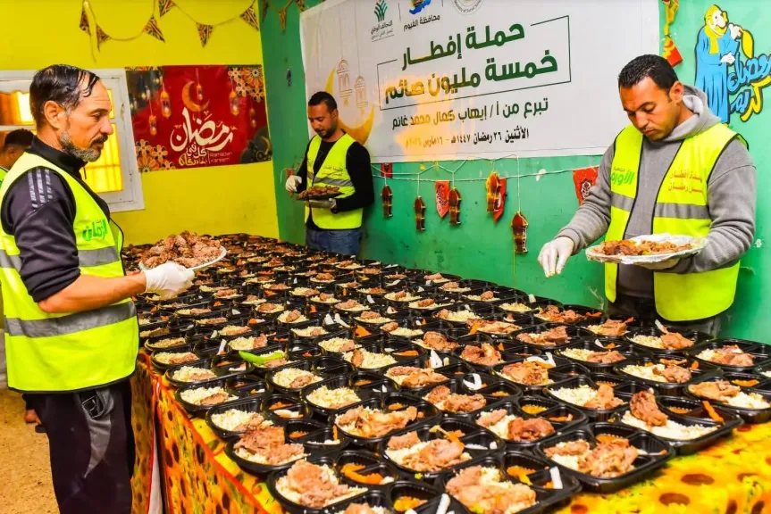 «الأورمان» تواصل دعمها للأسر الأولى بالرعاية بتوزيع كراتين غذائية ووجبات إفطار ومنح مالية في عدة محافظات