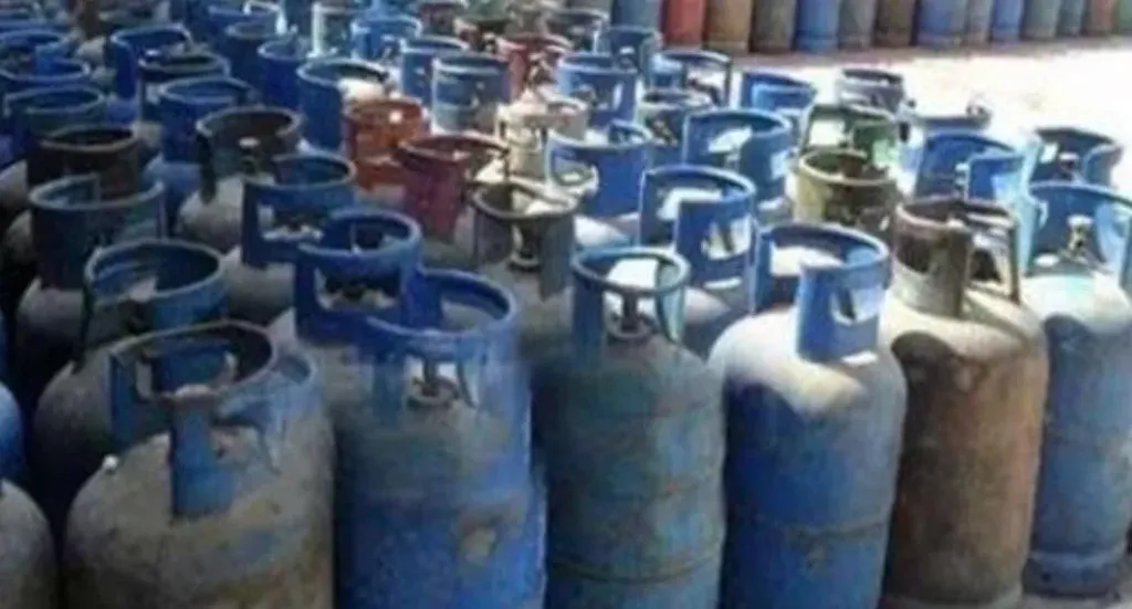 بحوزتهما 150 أنبوبة.. ضبط شقيقين يبيعون أسطوانة البوتاجاز ب350 جنيه داخل السوق السوداء في قنا