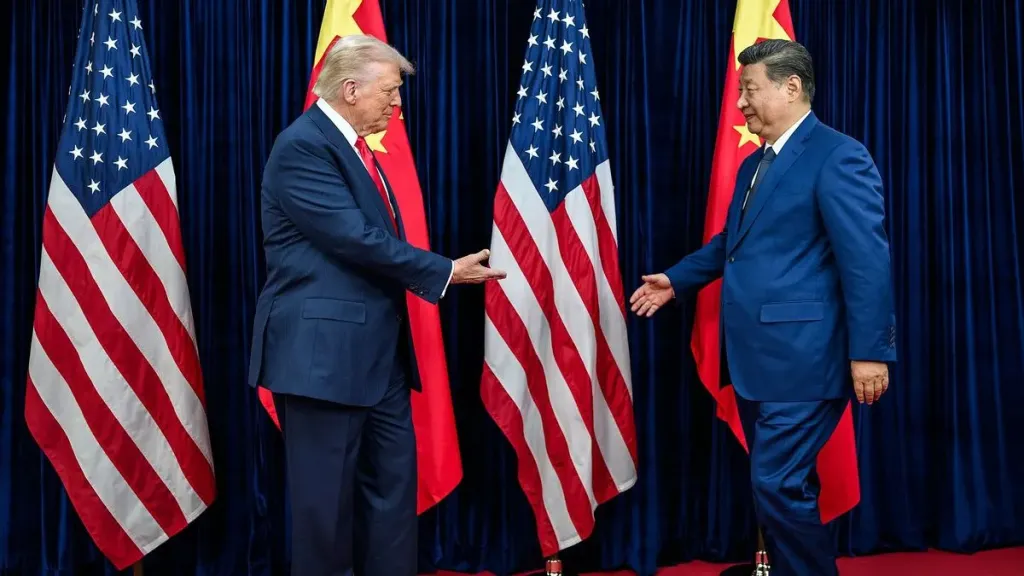 ترامب يساوم الصين: إما  المساعدة في فتح مضيق هرمز أو إلغاء القمة