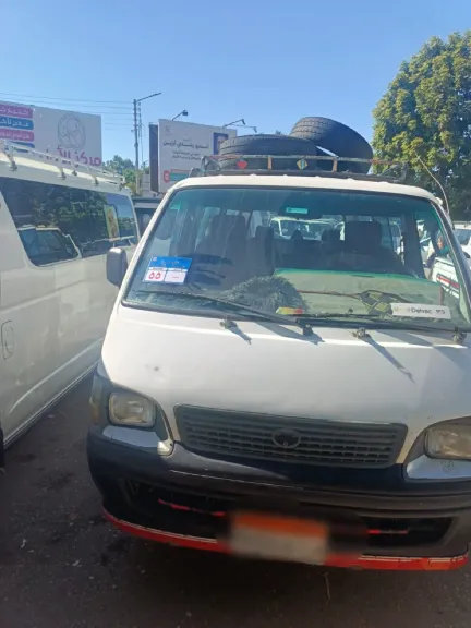 استجابة لشكاوى الركاب.. إيقاف سائق ميكروباص لمخالفته وزيادة الأجرة على خط ”إسنا - قنا”