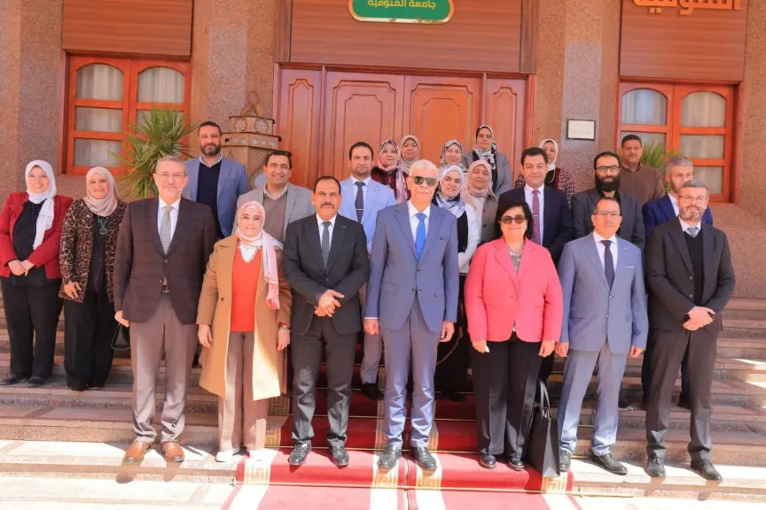 رئيس جامعة المنوفية يستقبل وفد جامعة المنوفية الأهلية لمتابعة سير العمل وتبادل التهنئة بعيد الفطر