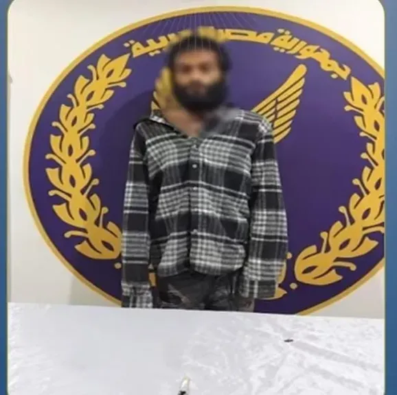 بعد الجدل على السوشيال... الأمن يفك لغز فيديو “الشاب العاري” بشبرا الخيمة