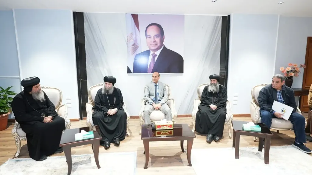 زيارة سكرتير المجمع المقدس وأساقفة أسيوط لديوان عام المحافظة للتهنئة بعيد الفطر المبارك