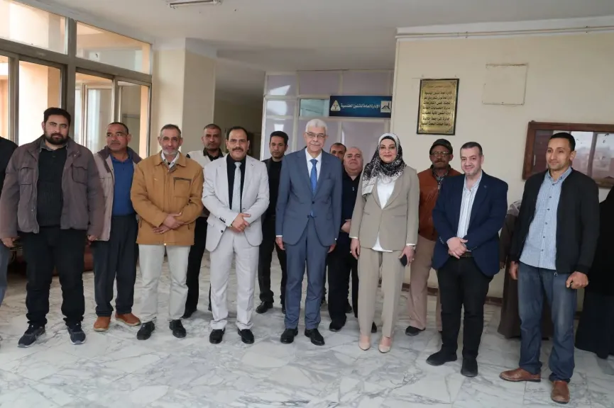 في جولة تهنئة موسعة.. رئيس جامعة المنوفية يشارك العاملين فرحة عيد الفطر ويشيد بجهودهم