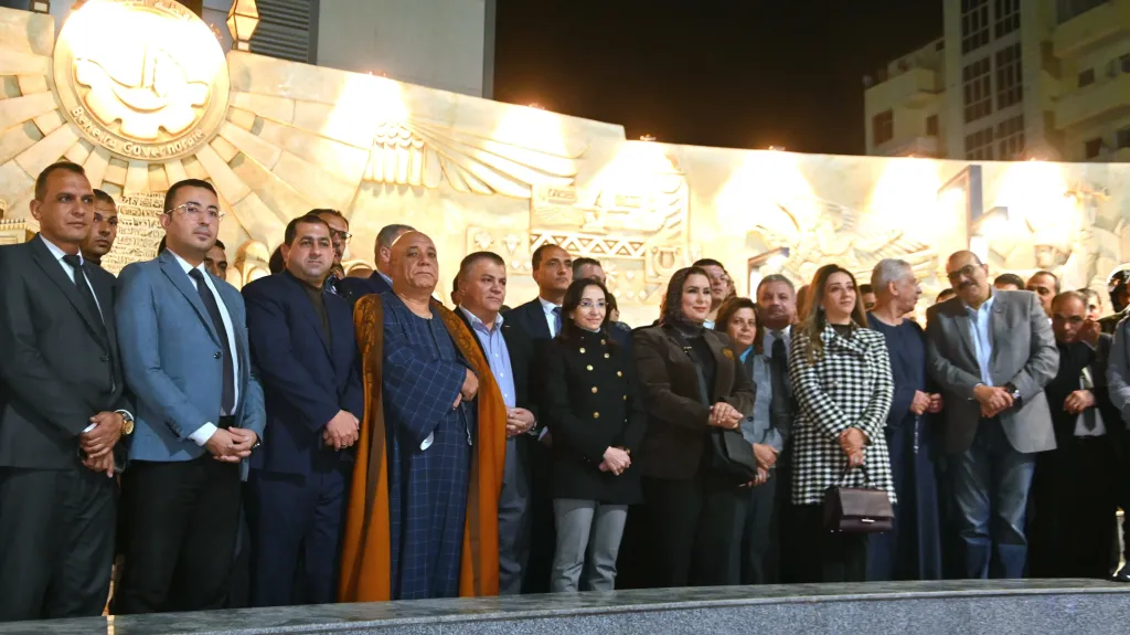 محافظ البحيرة تفتتح ميدان المحطة بدمنهور.. جدارية بانورامية ومقاعد على شكل مسرح ومحاور مرورية حديثة