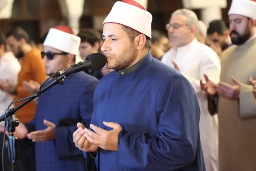 بتوجيهات الإمام الأكبر .. وكيل الأزهر يطمئن على الشيخ إبراهيم البهنجاوي إمام القبلة بالجامع الأزهر إثر تعرضه لنزيف في المخ