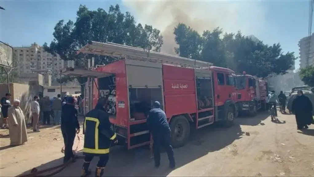 السيطرة على حريق داخل ترعة سيدي عبدالرحيم القنائي في قنا