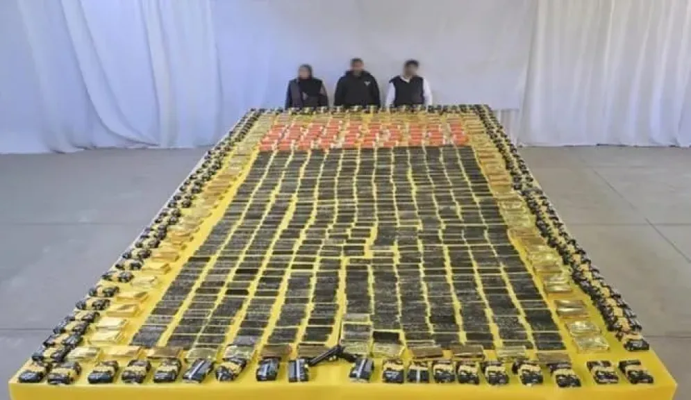 مصرع عنصر شديد الخطورة وضبط طن ونصف مخدرات و83 سلاح ناري في حملات أمنية بعدة محافظات