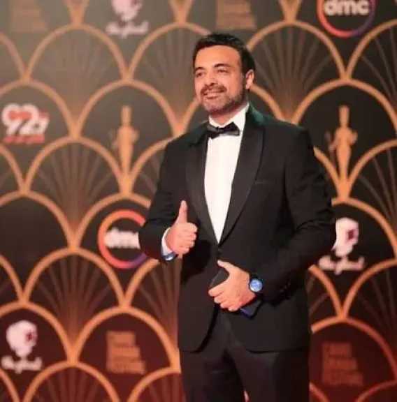 هبدة كل سنه... السيناريست عمرو محمود ياسين يرد علي جدل تغير نهاية مسلسل ”وننسى اللى كان ”