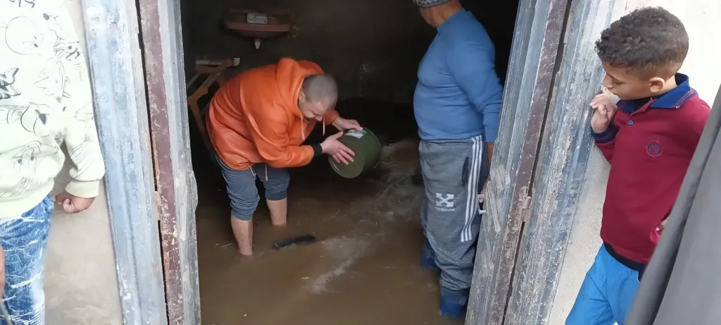 غرق المنازل بقرية ”المرابعين” بكفر الشيخ واستغاثة عاجلة من أهالي  بسبب غرق المنازل بمياه مجهولة المصدر