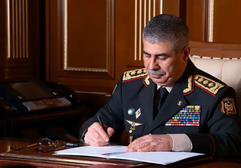 وزير الدفاع الأذربيجاني يعزي نظيريه التركي والقطري