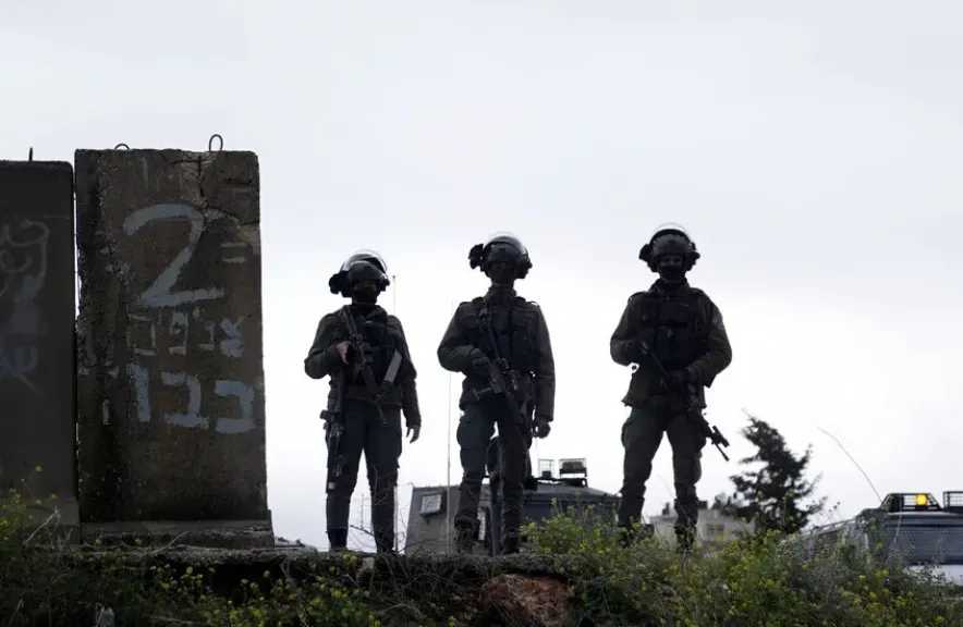 جيش  الاحتلال الاسرائيلي يتوغل في ريف دمشق ويقطع الطريق بين حرفا وبيت جن