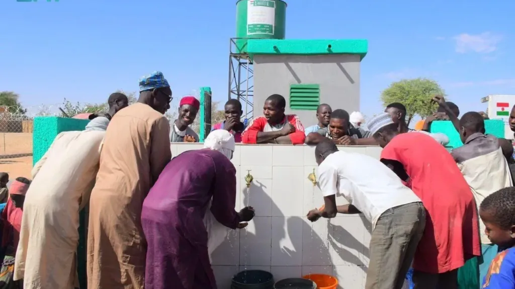 السعودية تنفذ (152) مشروعًا بقيمة تزيد على 400 مليون دولار لتعزيز الأمن المائي في العالم