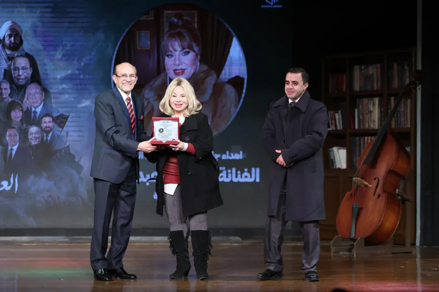 محمد صبحي يكرم نجوم الزمن الجميل: «أنتم ضمير الفن الحقيقي».. والدراما تعيش حاليًا ”أزمة هوية”