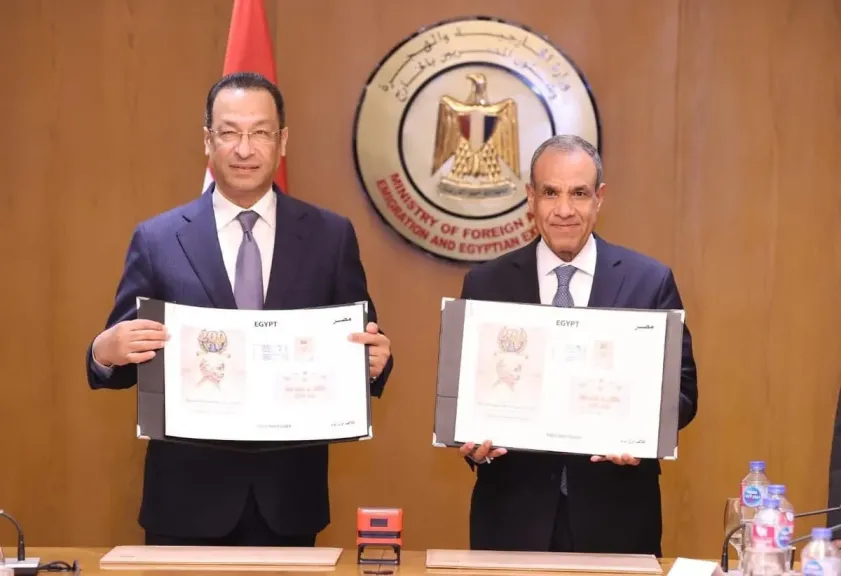 وزيرا الخارجية والاتصالات يبحثان التعاون في مجال التحول الرقمي وتطوير الخدمات القنصلية ويشاركان في تدشين طابع بريد المئوية الثانية لوزارة الخارجية