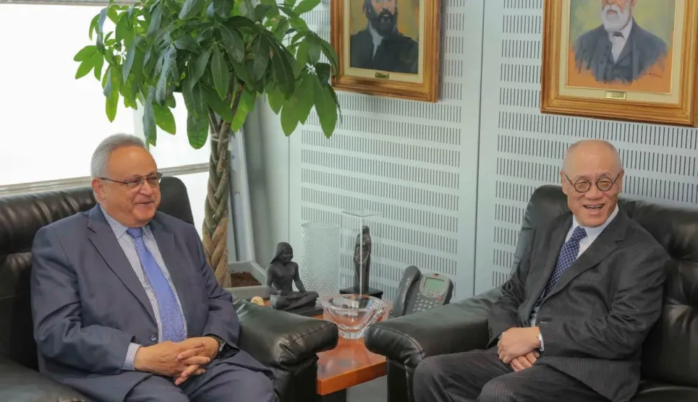 مدير مكتبة الإسكندرية يستقبل سفير اليابان لتعزيز أواصر التعاون