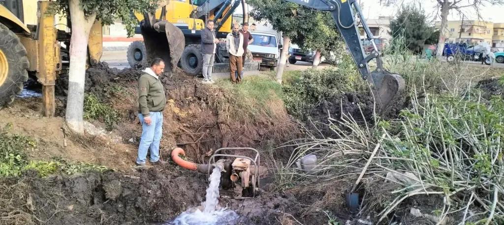 كسر مفاجئ بخط مياه رئيسي بدسوق يقطع الخدمة عن عدة مناطق بكفر الشيخ