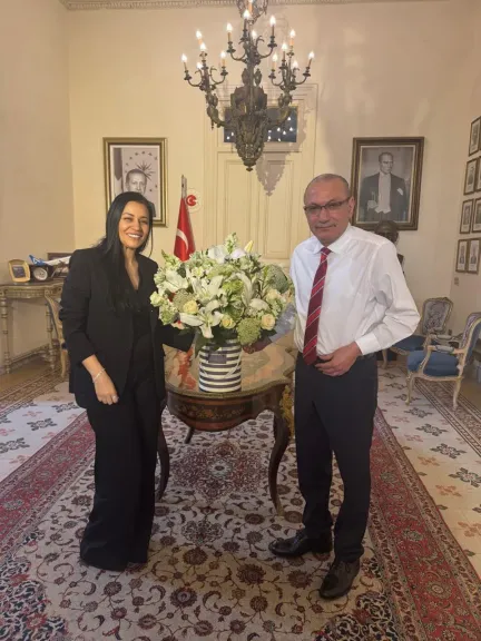 بتول عرفة والسفير التركي