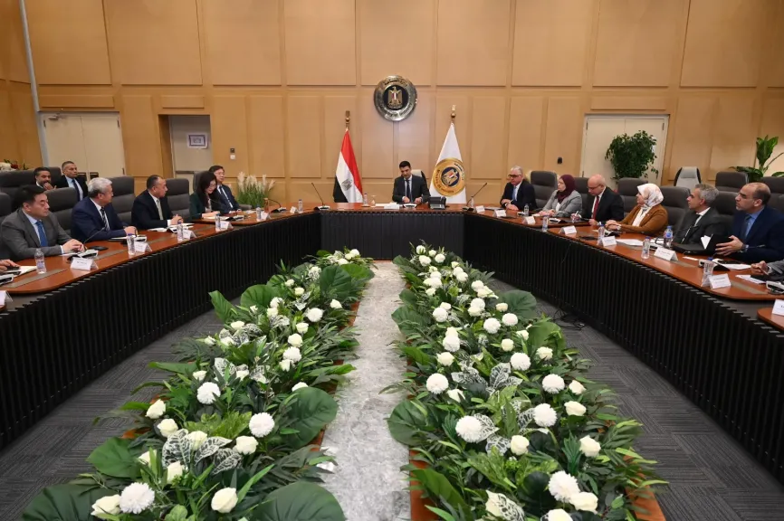وزير الصناعة: مصر تمتلك فرصًا واعدة في مجالي البنية التحتية والصناعة التحويلية