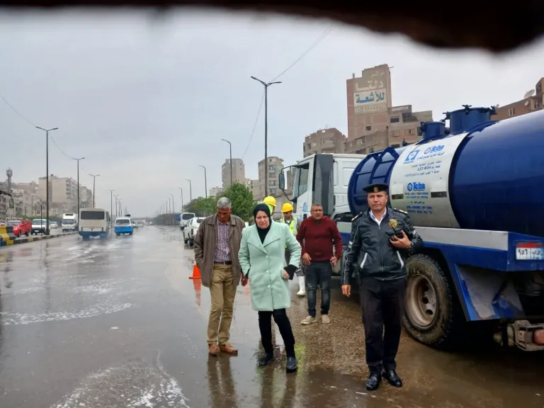 شبرا الخيمة في حالة تأهب.. شفط مياه الأمطار على مدار الساعة لإنقاذ الطرق والمواطنين