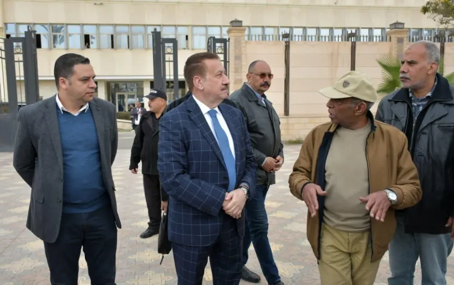محافظ بورسعيد يتفقد استعدادات مواجهة الأمطار ويوجه بانتشار مكثف لمعدات شفط المياه