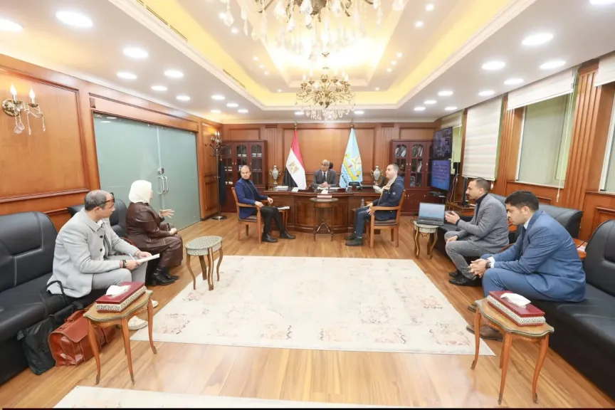 محافظ كفرالشيخ يستعرض مشروعًا بحثيًا متقدمًا لحماية التراث الأثري من مخاطر التغيرات المناخية