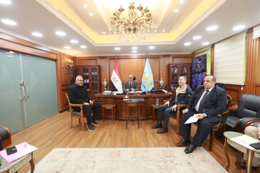محافظ كفرالشيخ يناقش عدد من الملفات الخدمية والتنموية ومشاكل الدوائر مع  أعضاء مجلسي النواب والشيوخ