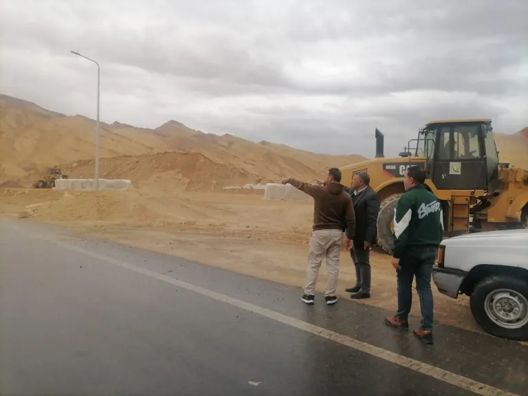 تطهير كافة مخرات السيول والمصارف لموجة الطقس السيء بمدن جنوب سيناء