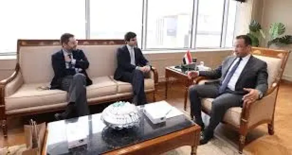 وزارة الاتصالات تبحث مع جامعة IE الإسبانية بناء القدرات الرقمية للشباب