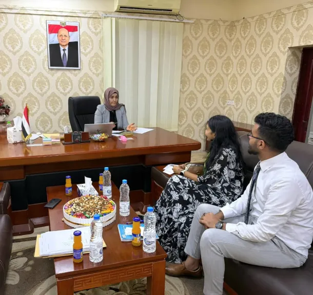 وزير الشؤون القانونية فى اليمن  تلتقي فريق عقوبات مجلس الأمن في عدن لبحث التطورات القانونية وتعزيز حضور الدولة