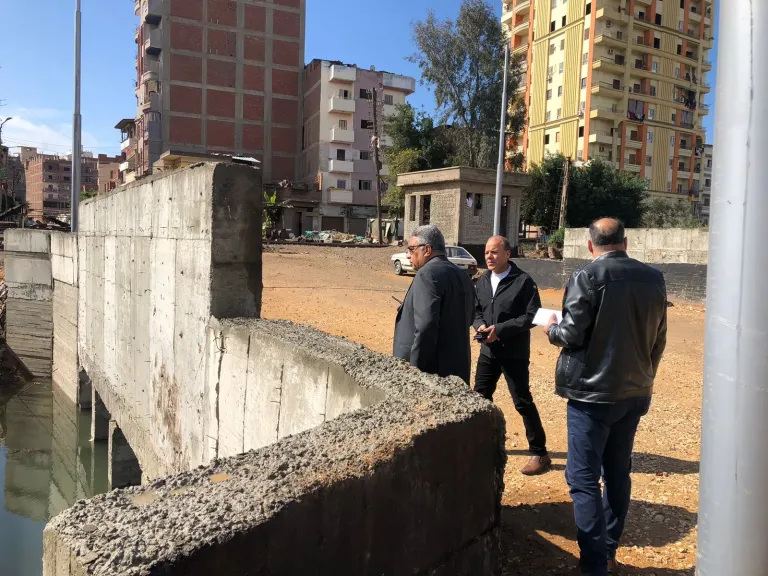 محافظ الدقهلية يتابع رفع تجمعات مياه الأمطار في شوارع المنصورة وطلخا