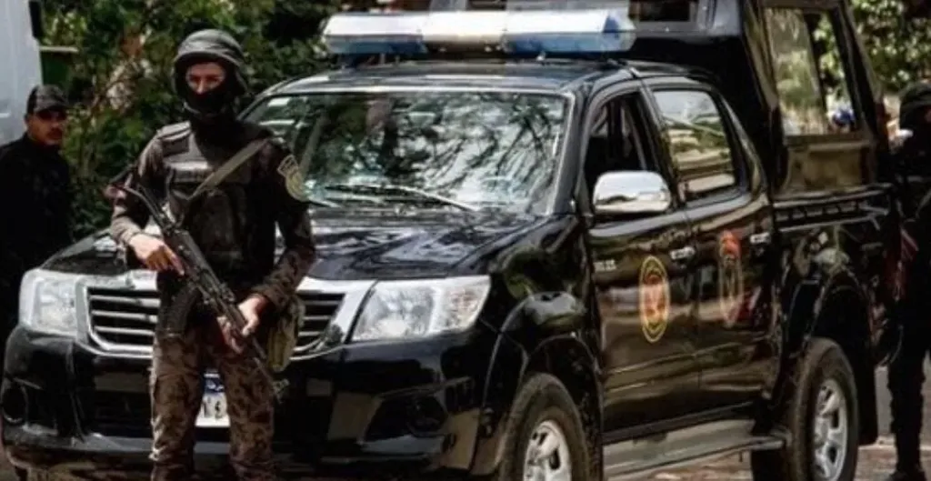 قتلوه لحظة صلاة العيد.. القبض على شقيقين بتهمة قتل نجل عمهما بطلق ناري في قنا