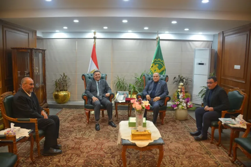 محافظ القليوبية يعزز الشراكة مع نقابة الصيادلة لتطوير المنظومة الصحية وتأهيل القيادات الشابة