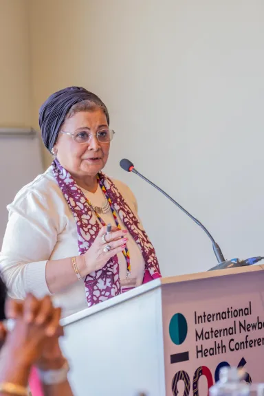 نائب وزير الصحة تبحث تعزيز التعاون الدولي وتطوير خدمات القبالة في المؤتمر الدولي بنيروبي