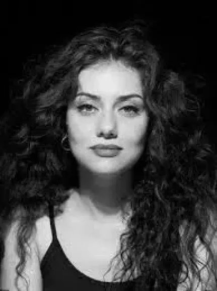 عقب تغيبها عن الحضور.. تأجيل أولى جلسات محاكمة جيهان الشماشرجي وآخرين بتهمة السرقه بالإكراه