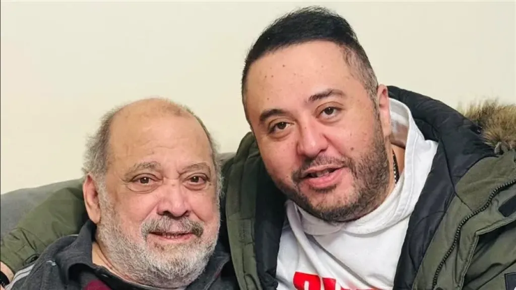 بصورة جمعتهما .. عمرو عبد العزيز يطمئن الجمهور علي الحالة الصحية لضياء الميرغني