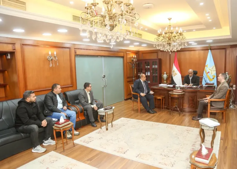 محافظ كفرالشيخ يناقش الموقف التنفيذي لأعمال إنشاء كوبري سخا العلوي مع ممثلي الهيئة العامة للطرق والكباري