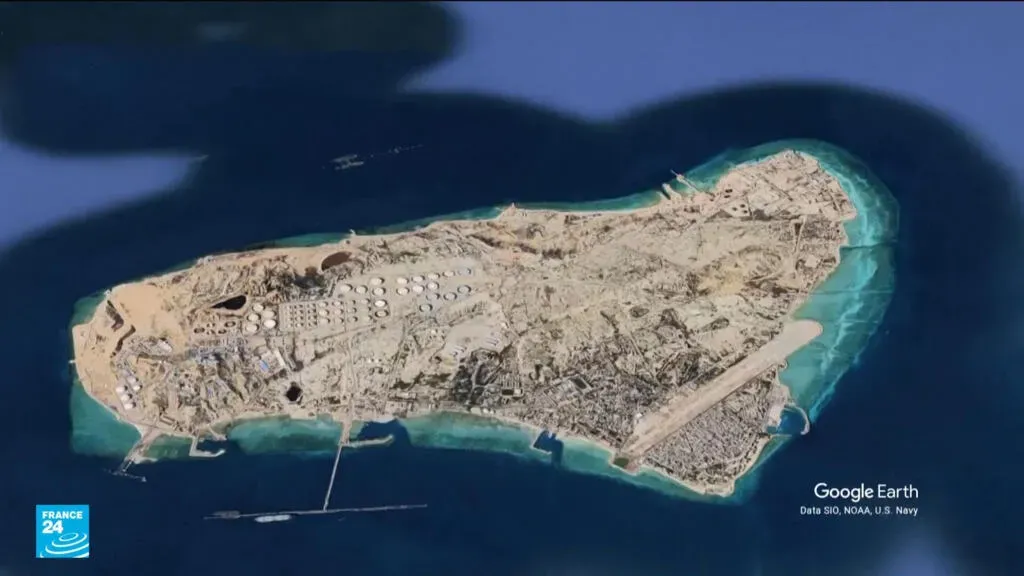 لماذا تعد جزيرة خارك شريان الحضارة والنفط الإيراني؟