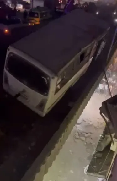 اترفع بالونش.. فريق الإنقاذ للحماية المدنية تنجح في رفع الأتوبيس المنحرف أعلي دائري الجيزة