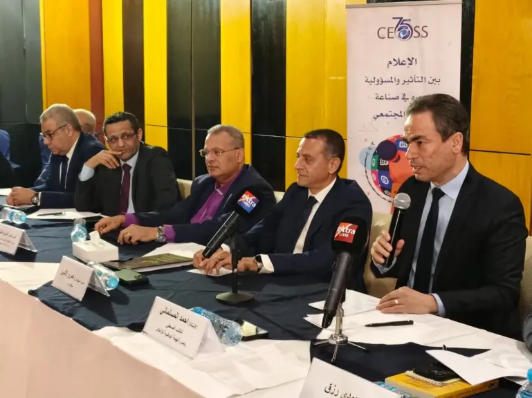 رئيس الطائفة الإنجيلية يشهد لقاء “الإعلام بين التأثير والمسؤولية” بحضور محافظ أسوان