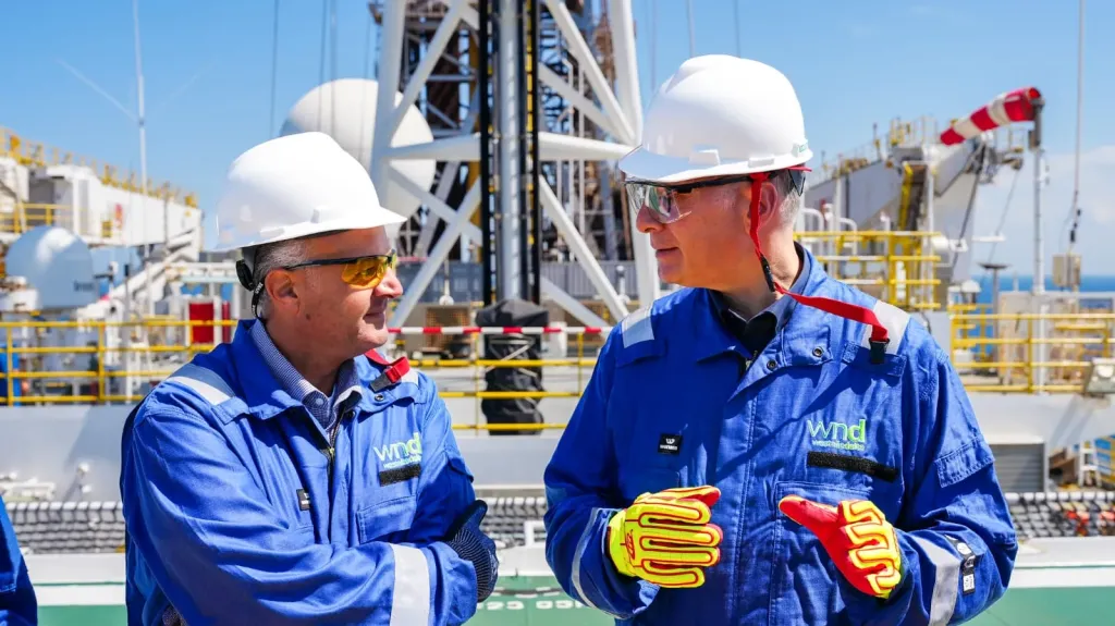 وزير البترول يتفقد سفينة حفر جديدة بالمتوسط.. وبدء إنتاج “فيوم 4” في يوليو بـ100 مليون قدم مكعب يوميًا