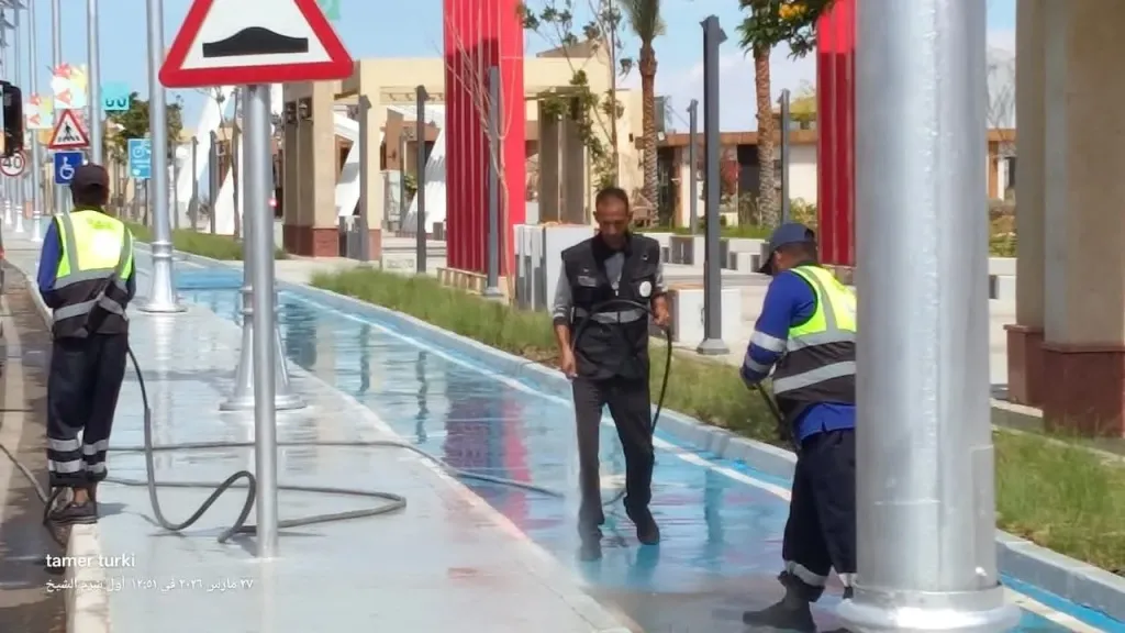 محافظ جنوب سيناء.. يوجه بإطلاق حملات نظافة و صيانة موسعة بالممشى السياحى بمدينة شرم الشيخ